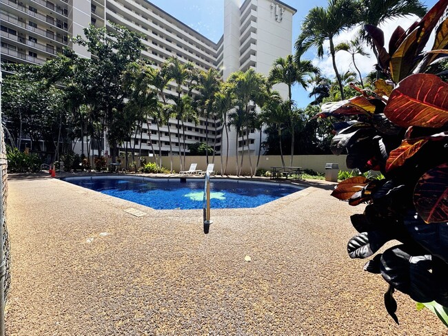 Building Photo - Furnished Waikiki Condo with A/C and Utili...