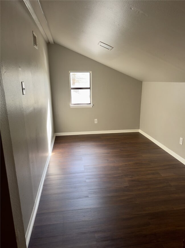 Building Photo - 22 Sue Ln