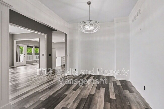 Building Photo - 5605 NE Coral Dr