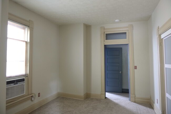 Building Photo - 804 Summit St