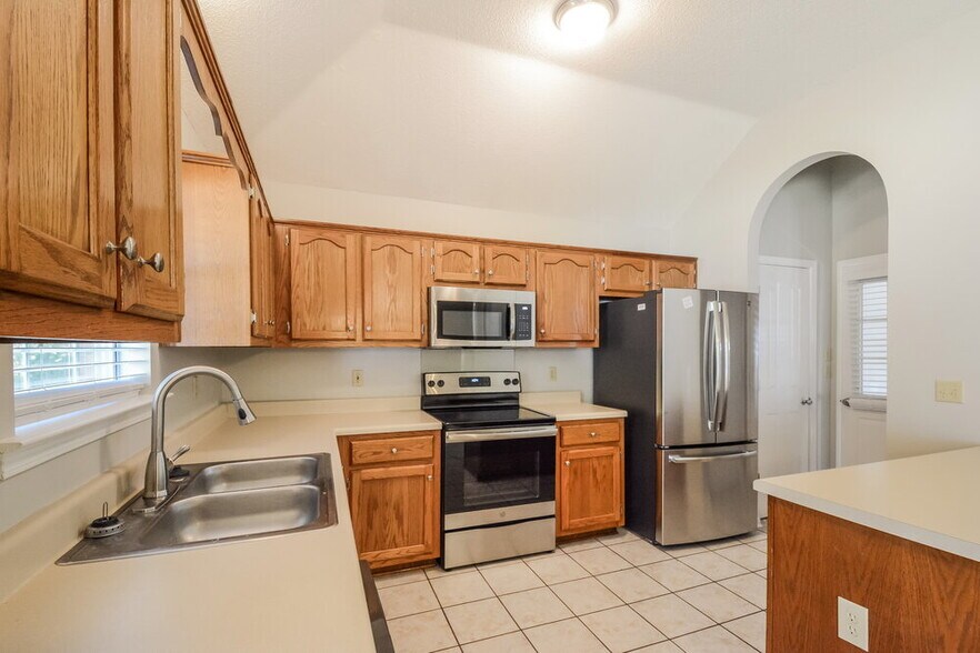 Building Photo - 6202 Morgan Manor Cove