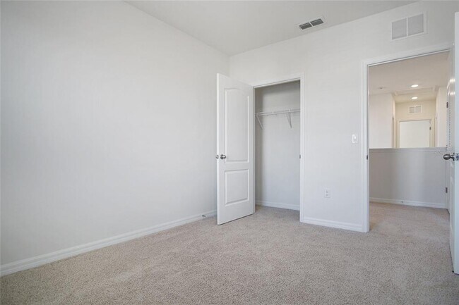 Building Photo - 736 Brooklet Dr