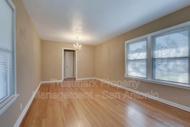 Building Photo - 1322 W Malone Ave