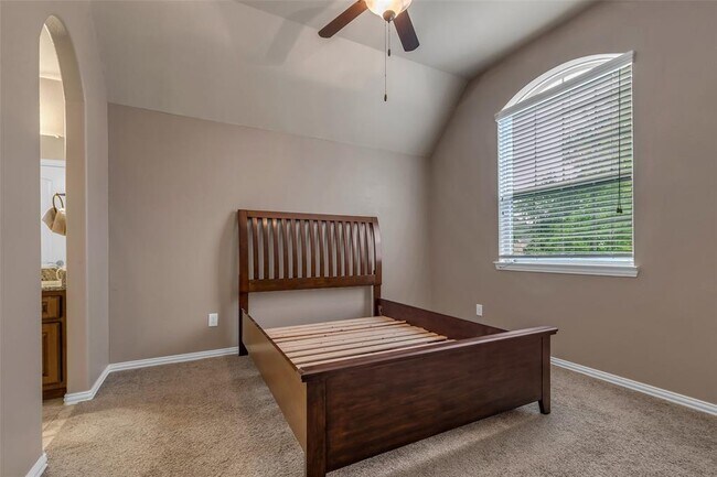 Building Photo - 10314 Radcliff Lake Dr