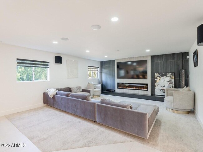 Building Photo - 4748 E Redfield Rd