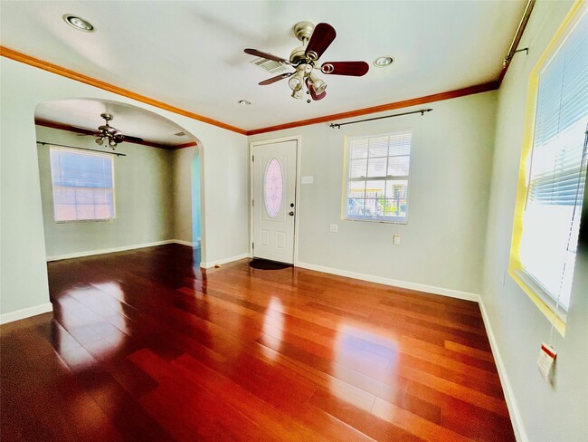 Building Photo - 1205 Nadine St