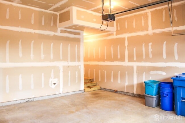 Building Photo - 601 Charleston Dr