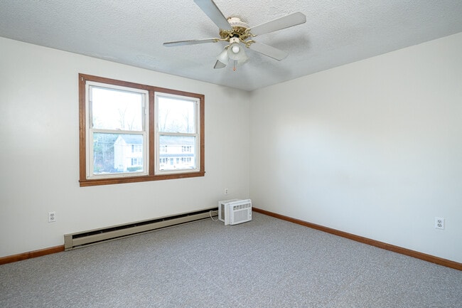 Building Photo - 252 Harrisville Rd