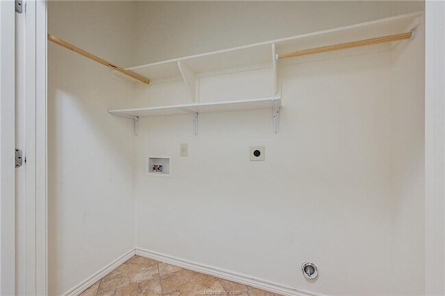 Building Photo - Adorable 3 Bed/2Bath Townhome Pre-Leasing ...