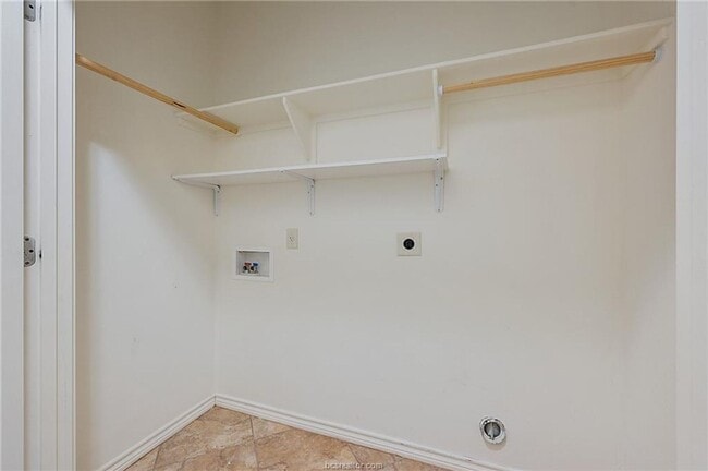 Building Photo - Adorable 3 Bed/2Bath Townhome Pre-Leasing for July 2026!