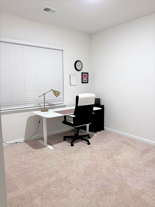 Building Photo - 110 Rogers Knoll Ln