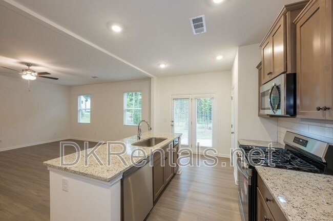 Building Photo - 182 Parkwood Dr