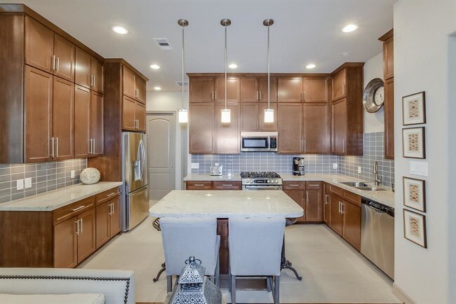 Building Photo - 1523 Woodbend Park W