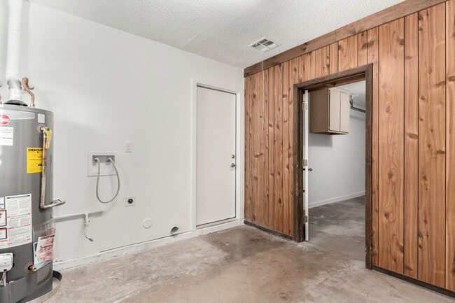 Building Photo - 7813 E Cypress St