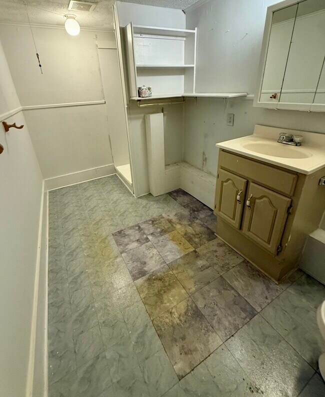 Building Photo - 10 E Church St