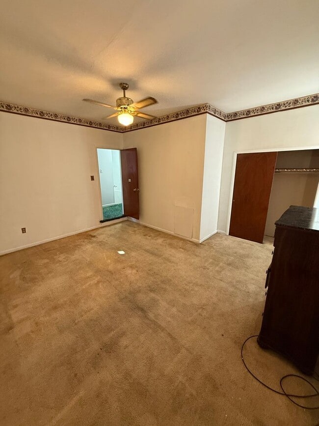 Building Photo - Cute two bedroom in Frankford section of P...