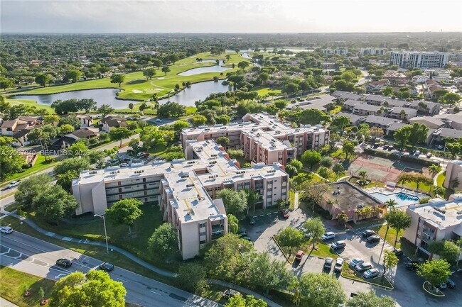 Building Photo - 13715 Kendale Lakes Cir