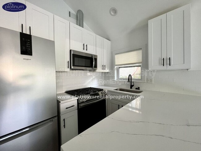 Building Photo - 982 Grant Terrace SE