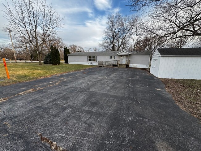 Primary Photo - Very large yard great location a nice older doublewide Home