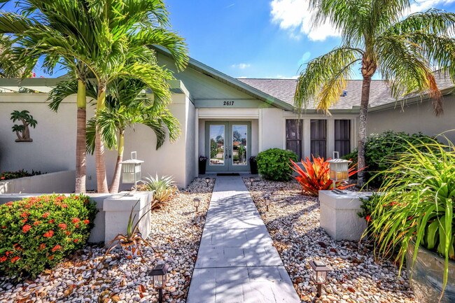 Building Photo - Furnished 4BR Waterfront Pool Home in Cape...