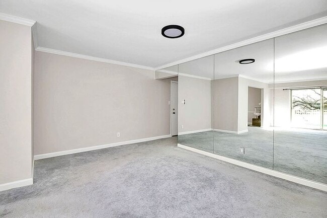 Building Photo - Spacious 2BR/2BA Condo in Prime South Charlotte Location!