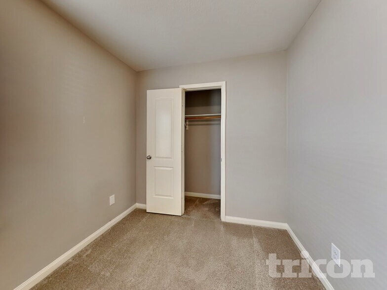 Building Photo - 8122 Hall View Dr