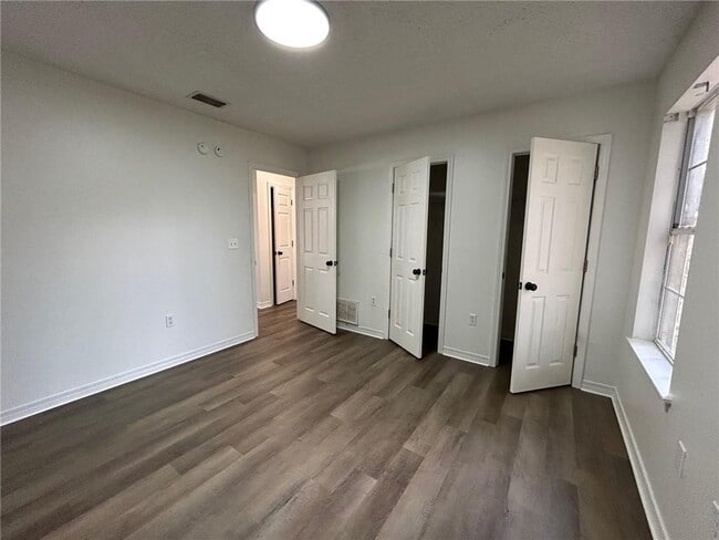 Building Photo - 112 Cluster Oaks Ct