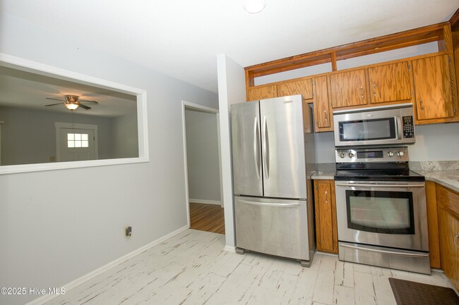 Building Photo - 2435 Longleaf Dr SW