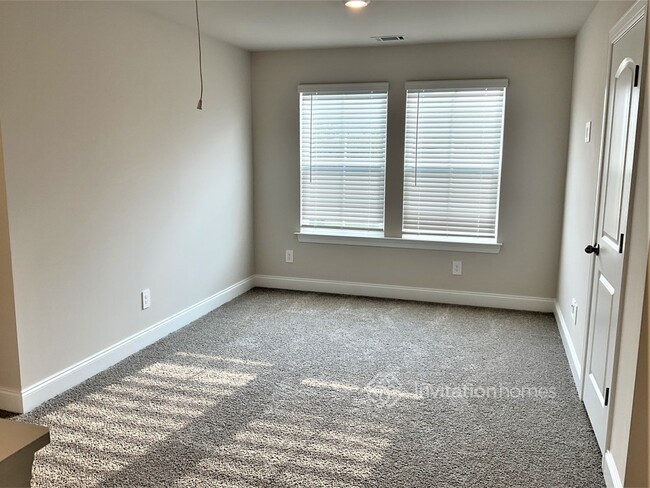 Building Photo - 200 River Rock Dr