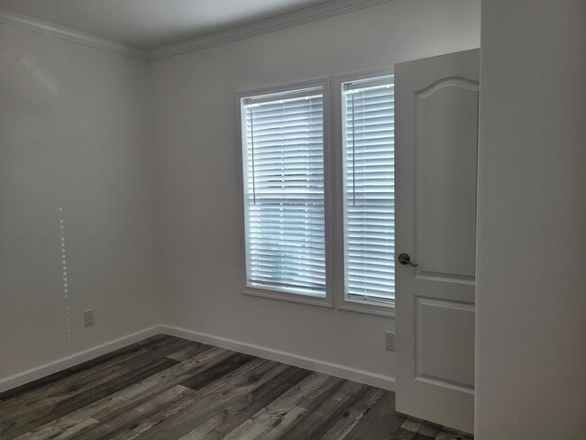 Building Photo - 5523 Eugene Dr