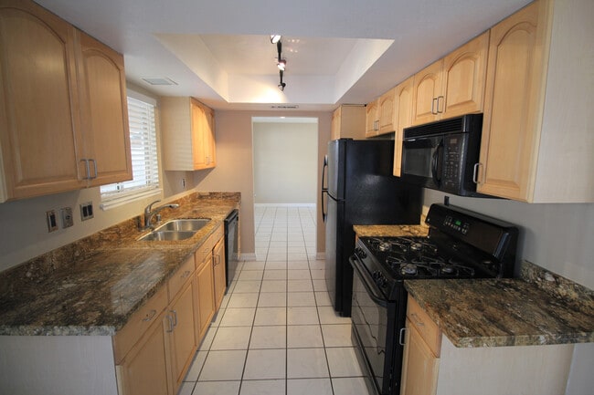 Building Photo - Gorgeous 3Bed/2.5Bath/Pool/Spa, 2-Story Home located in the NW part of the valley