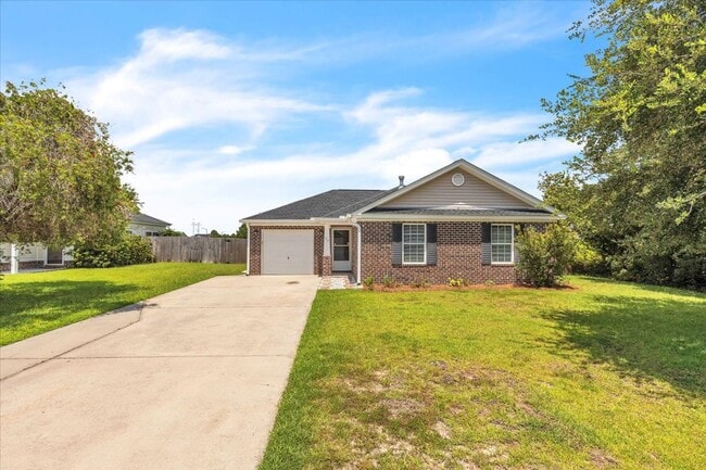 Building Photo - Perfectly Located 3 Bed, 2 Bath Home in Li...