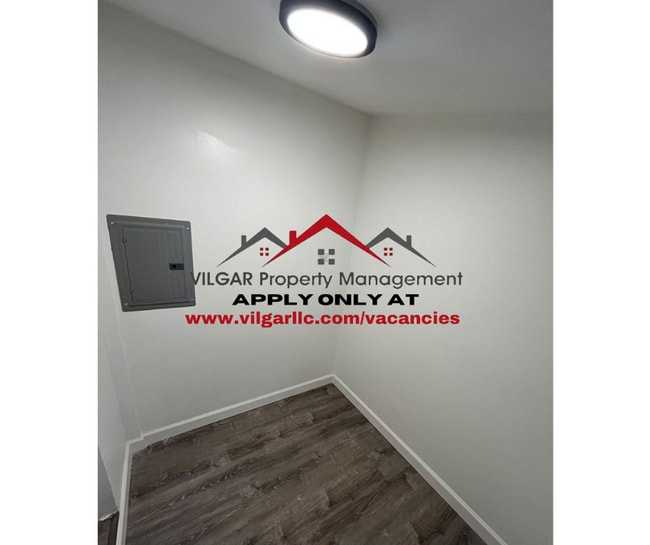Building Photo - 4 full bedrooms, 1 full bathroom home in H...