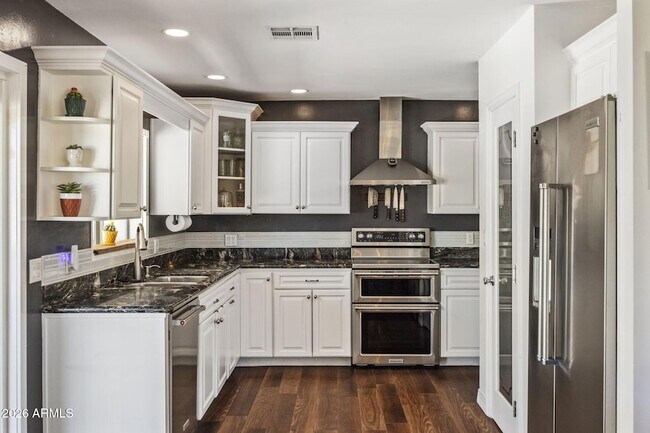 Building Photo - 221 W Sweetwater Ave