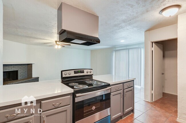 Building Photo - 3237 Chalmette Ct