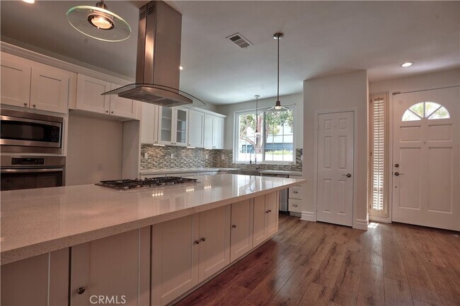 Building Photo - 7401 Seabluff Dr