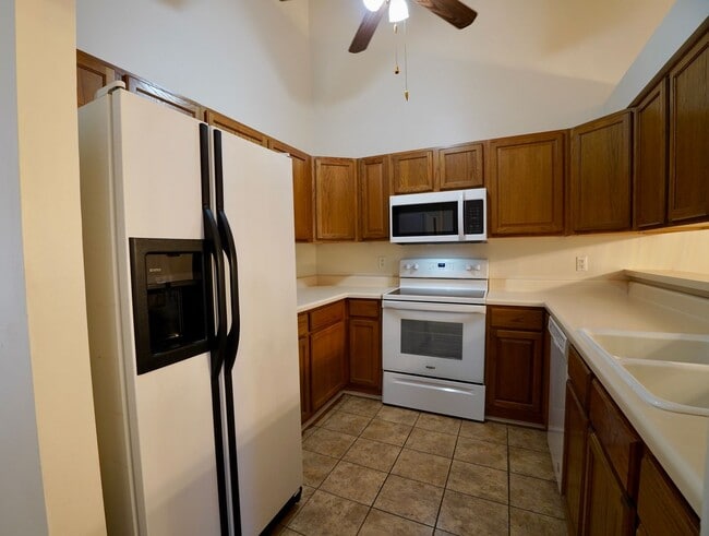 Building Photo - NICE One Level Nashville Area Home Near Lakes and Airport!