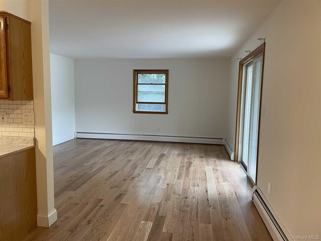 Building Photo - 65 N Chestnut St