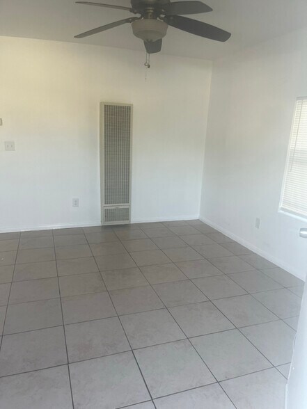 Building Photo - 102 W Hall Ave