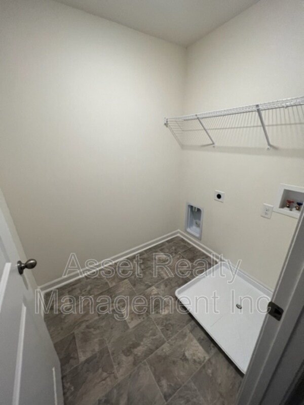 Building Photo - 323 Everleigh Cir