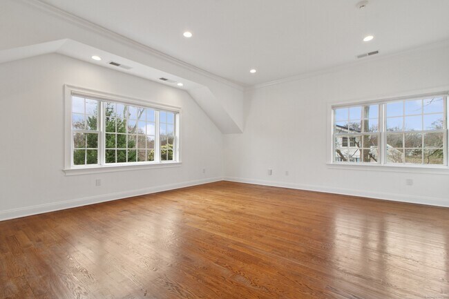 Building Photo - 57 Overbrook Dr