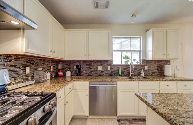 Building Photo - 3219 Leila Oaks Dr