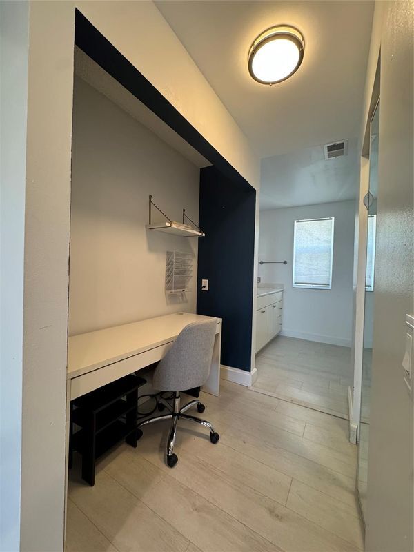 Building Photo - 7481 Santa Monica Dr