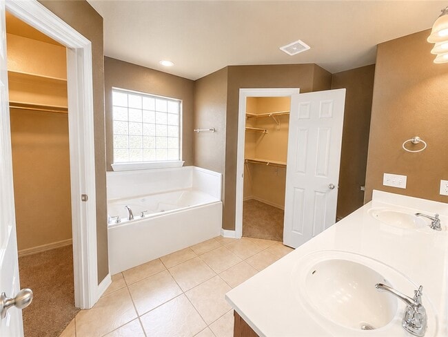 Building Photo - 3491 W Clearwood Dr