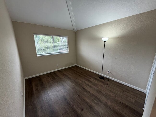 Building Photo - 3 Bed 2.5 Bath Single Family Home In Concord