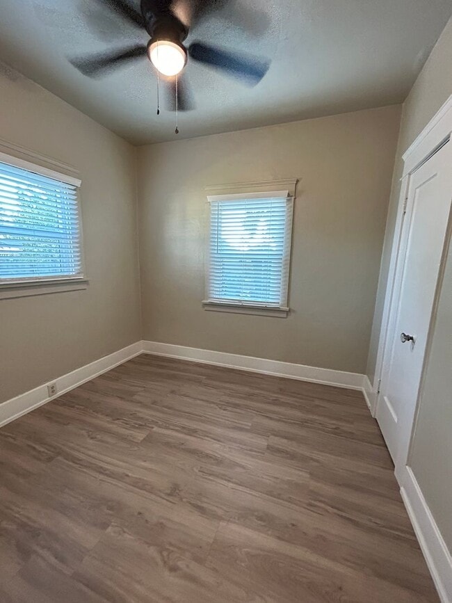 Building Photo - Newly Remodeled 2 Bed/1 Bath Home!