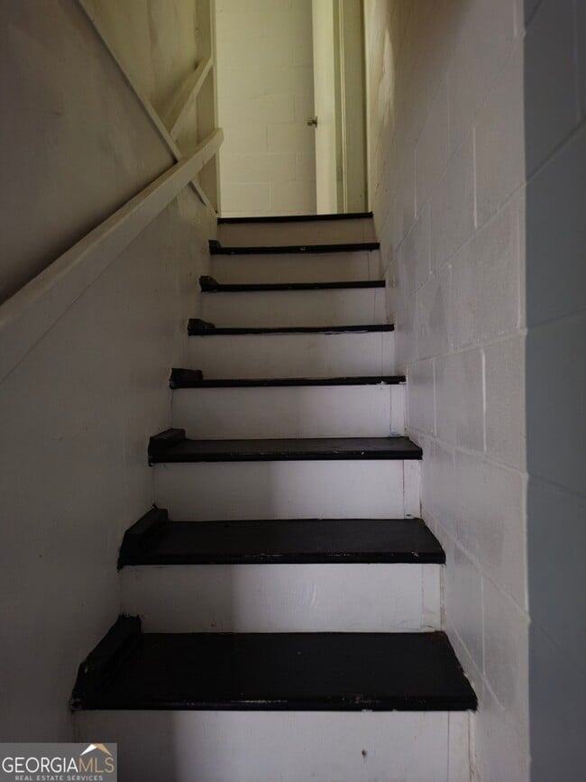 Building Photo - 5 1/2 Walker St