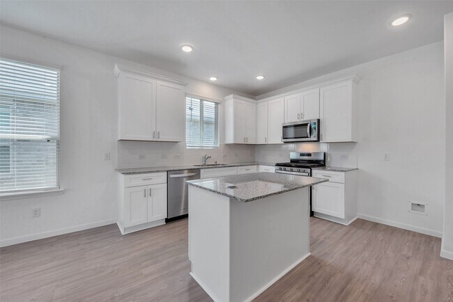 Building Photo - 339 Lippizan Dr