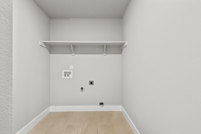 Building Photo - 748 Pinebreak