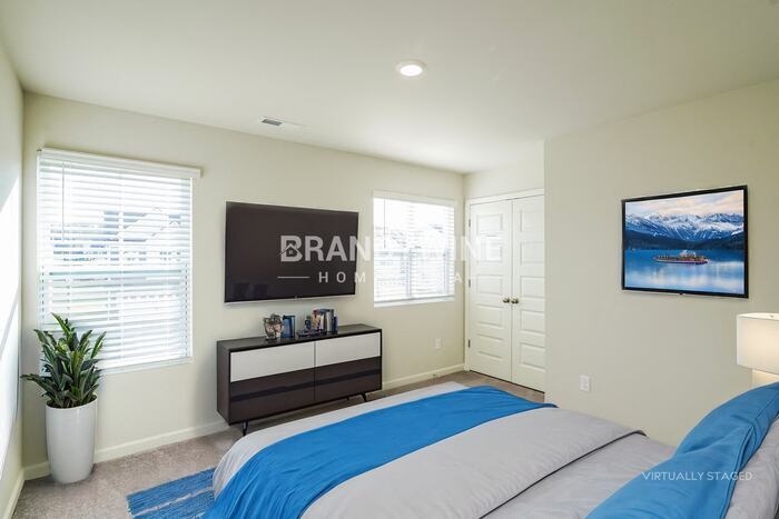 Building Photo - 554 Torrey Pines Ln